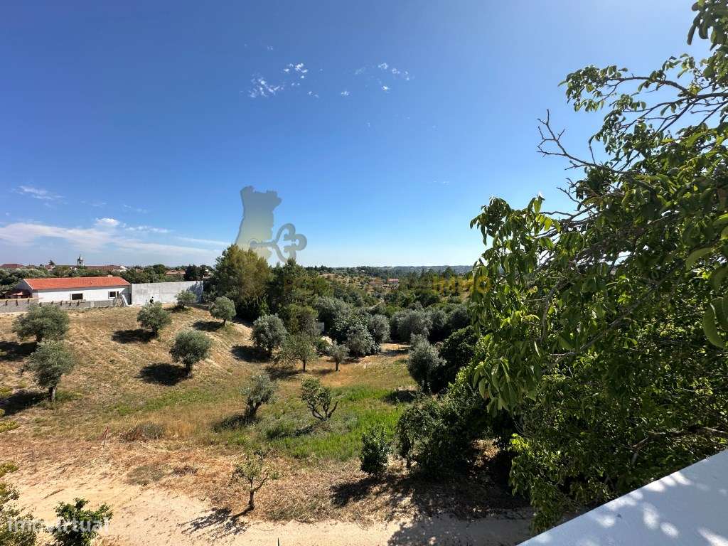 Vende-se: Moradia Familiar Espaçosa e Versátil na Madalena, Tomar.-36