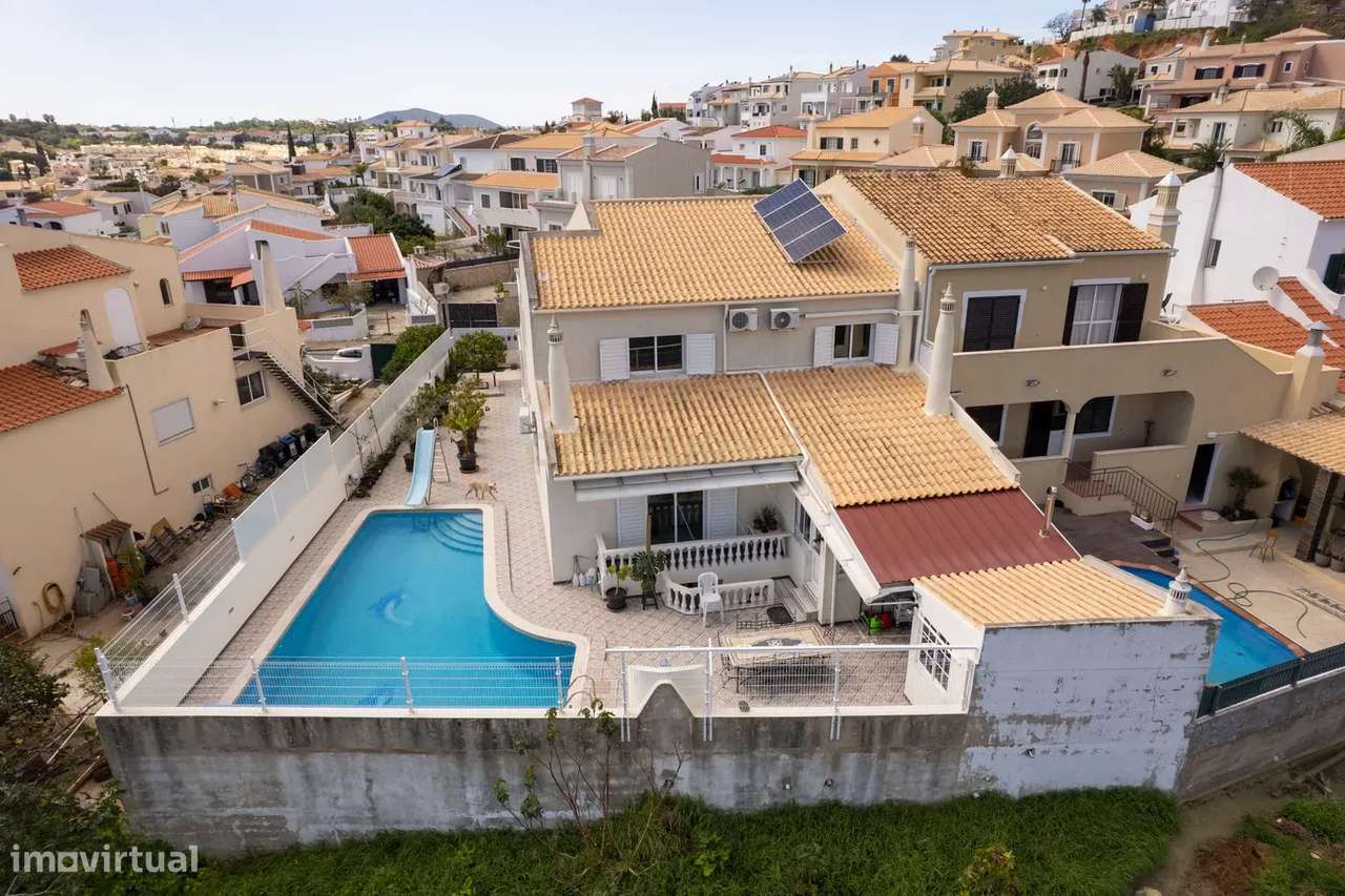 Moradia T3 com piscina e amplo espaço exterior-47