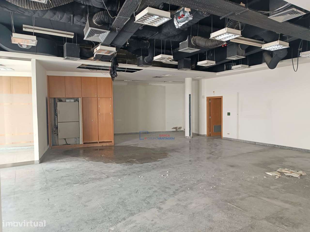 Loja com 3 montras no centro de Samora Correia - Antiga CGD - Grande imagem: 3/21