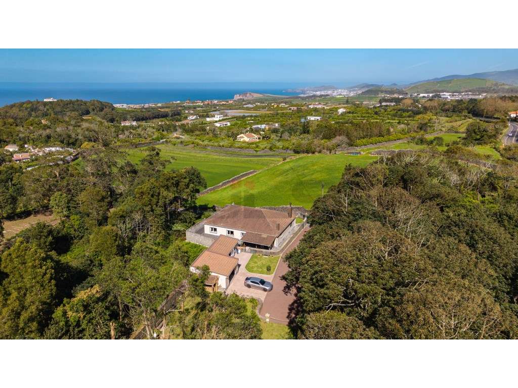 Moradia T3 Contemporânea com Grande Jardim em Rabo de Peixe , São M...-49