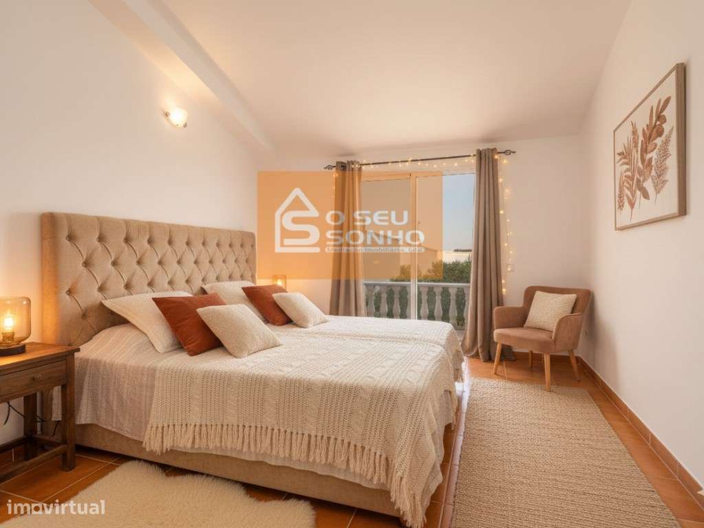 Moradia T4 em Santa Bárbara de Nexe-10