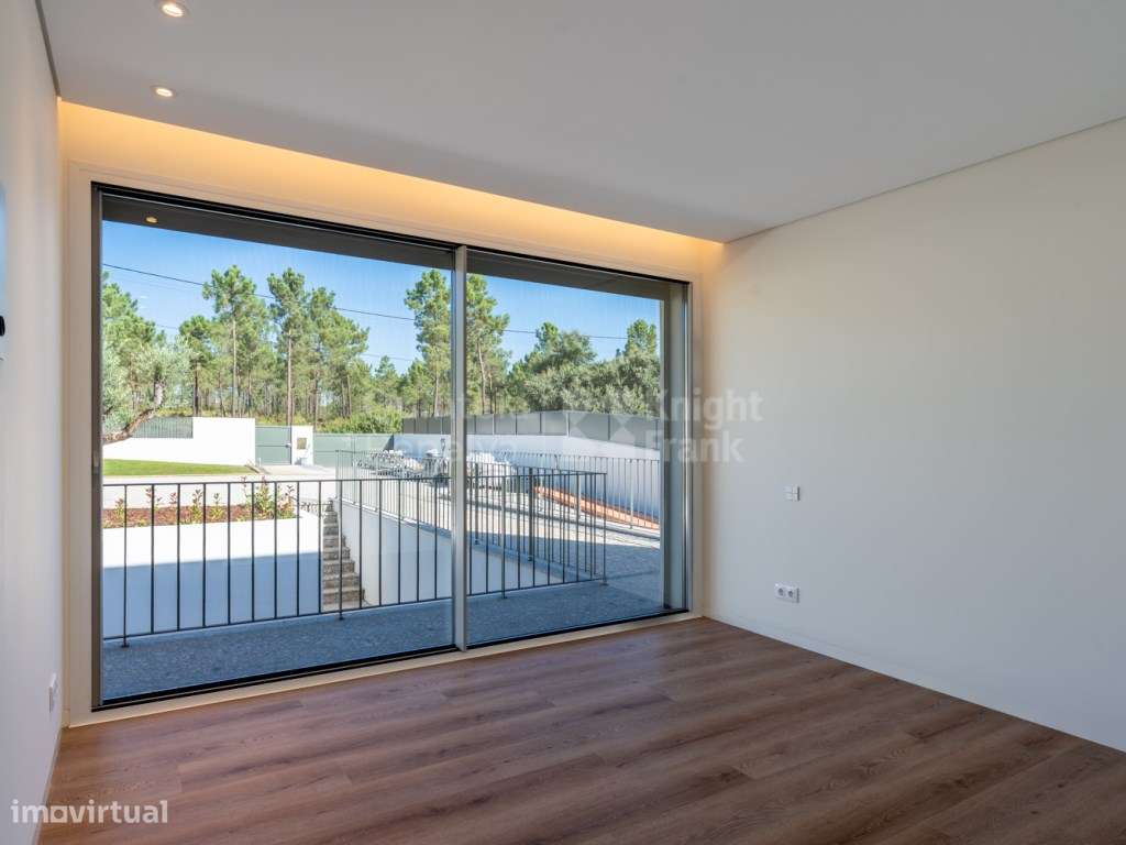 Moradia T7 com jardim e piscina na Verdizela-16