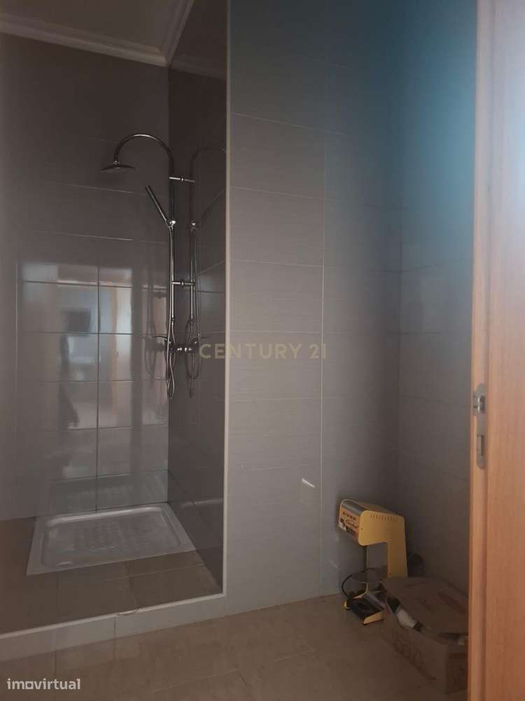 Café em Paço da Comenda com Acesso Direto e Espaço Aberto-16