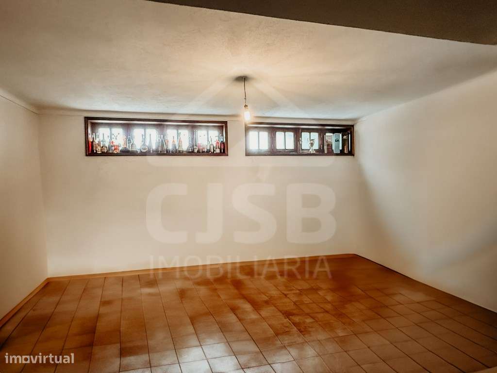 Moradia Isolada T5+3 em Salvaterra de Magos-23