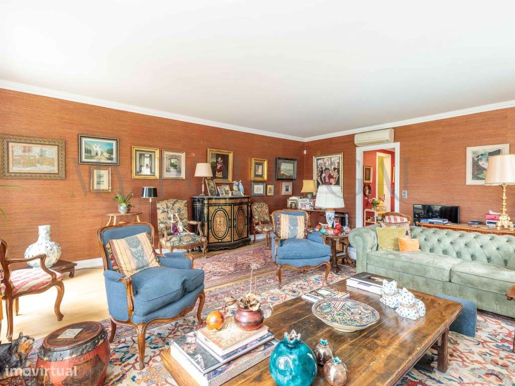 Elegância e História no Estoril: T2 com Vista Piscina no Condomínio...-18