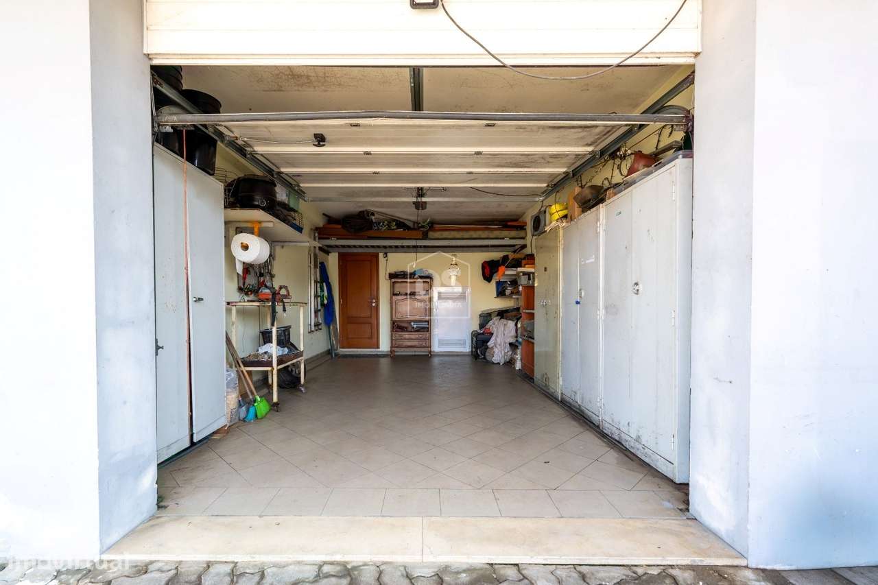 Moradia T5 geminada na Garcia, Marinha Grande-41