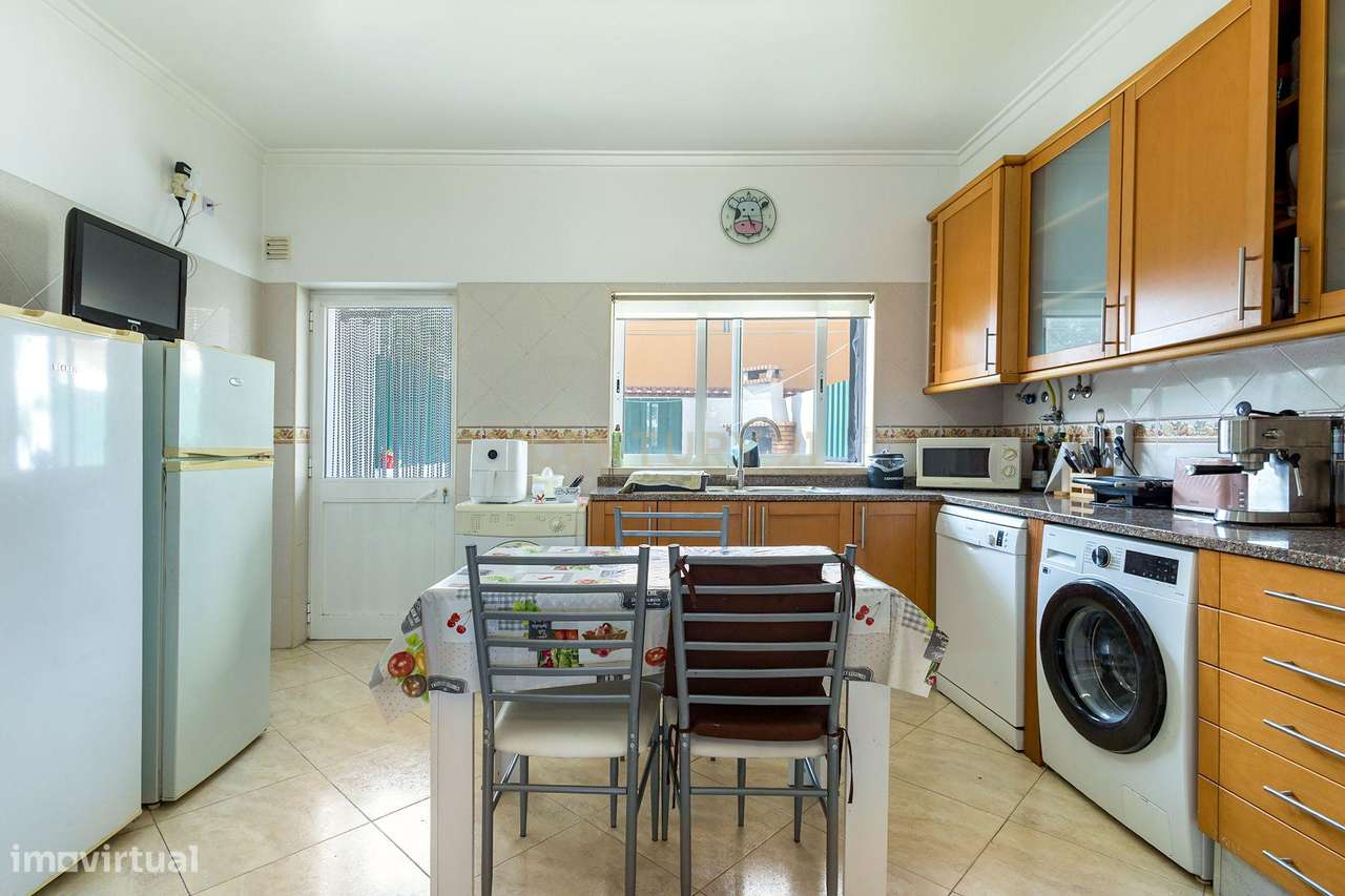 Moradia em Banda T3+1 com quintal e garagem em Zona Tranquila – Bacelo-5