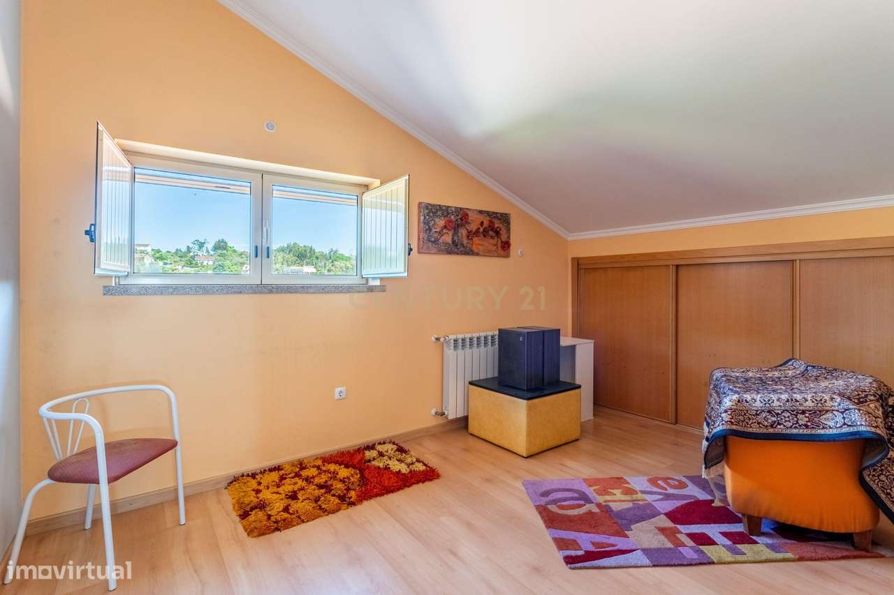 Moradia T6 + T1 Moderna, em Figueiró dos Vinhos - Espaço, Conforto e E-33