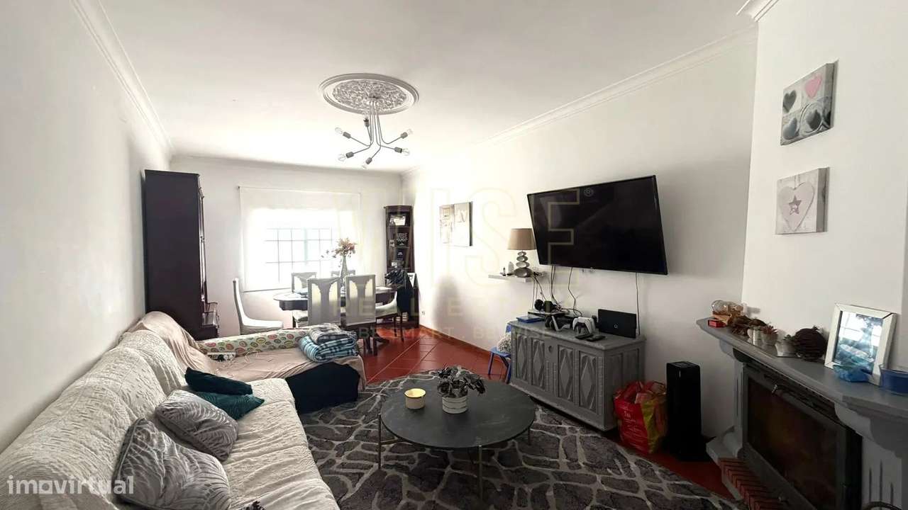 Apartamento T3 com  Garagem e Arrumo no Centro da Lousã-5