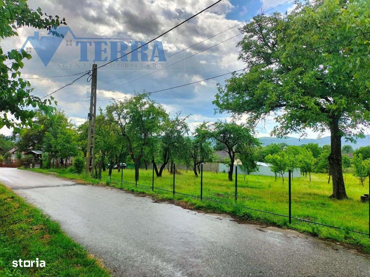 Vând teren pentru casă la circa 8 km de Mioveni.-1