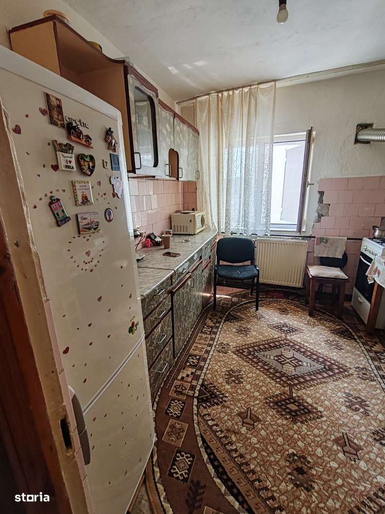 Vând apartament 3 camere micro 4-2