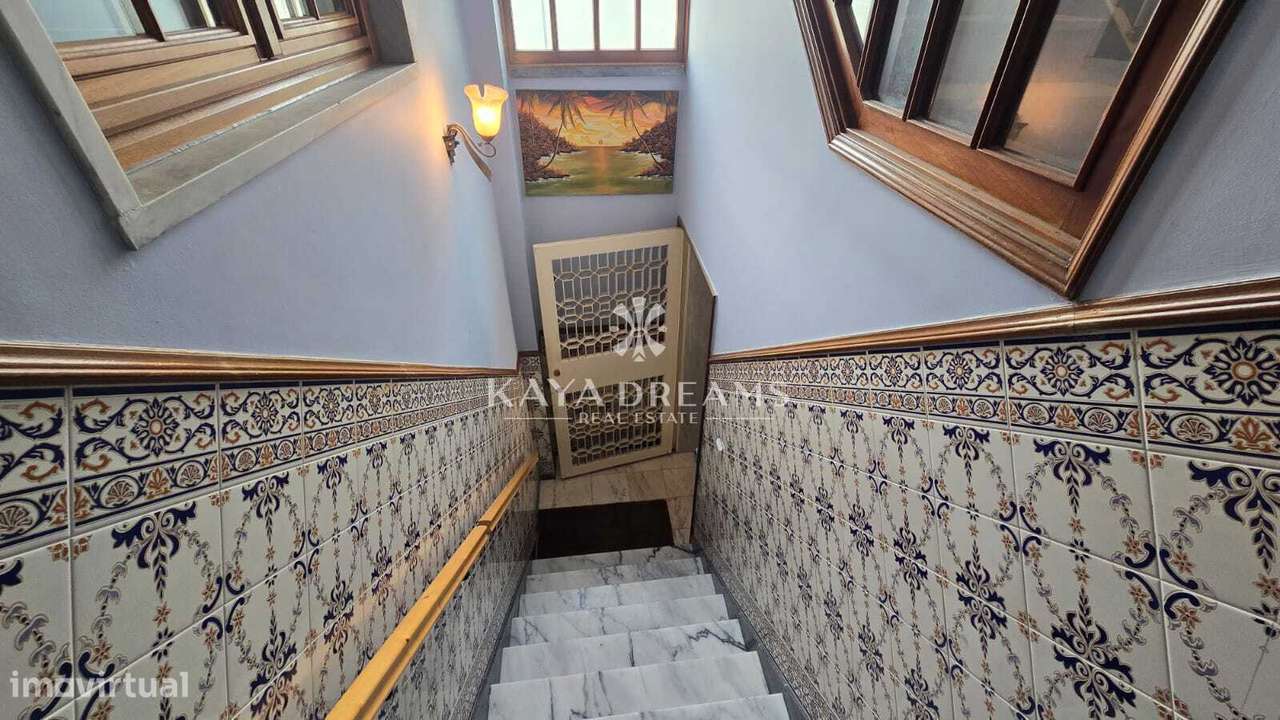 PRÉDIO COMPOSTO POR 4 PISOS EM EXCELENTE ESTADO, CAMARATE, LOURES-12