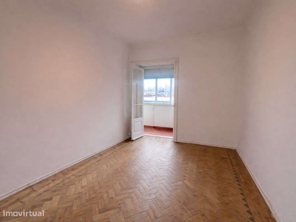 T2 junto ao Cineteatro Municipal da Damaia-9