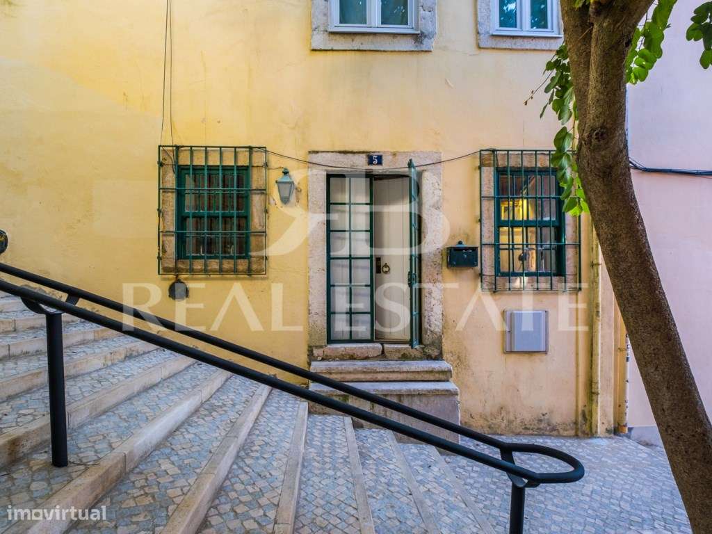 T1 - Chiado, Santa Catarina, centro de Lisboa.-25