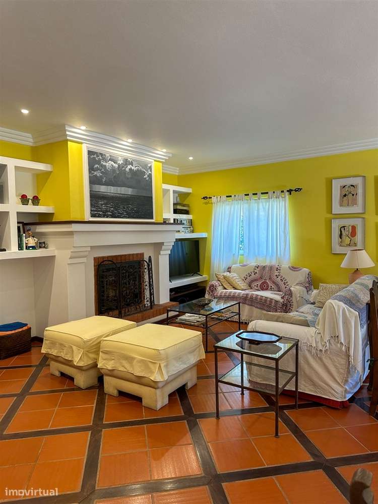 Moradia T5 com piscina e jardim a poucos metros da Praia do Alemão – A-13