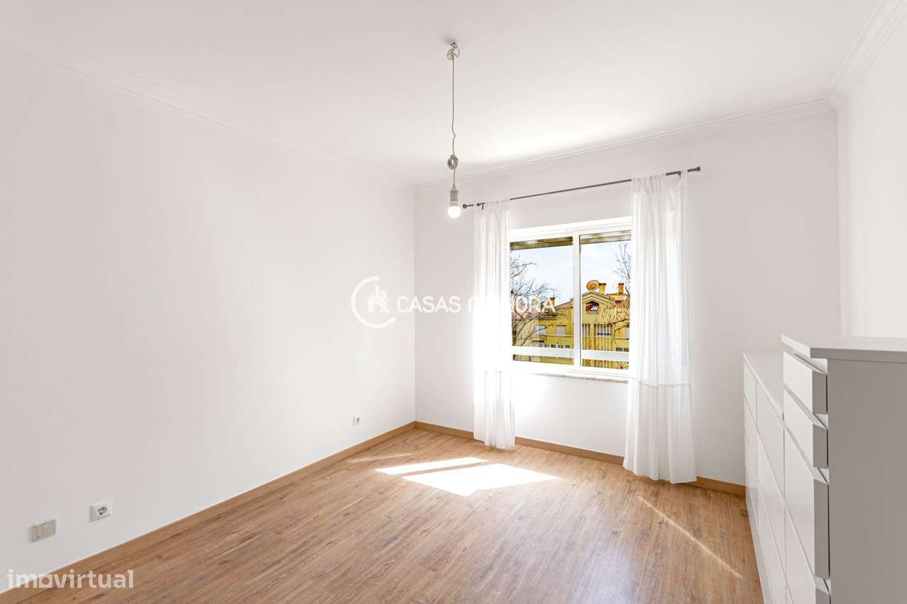 Agradável apartamento T3 na Rua Garcia de Resende, junto ao Colégio...-13