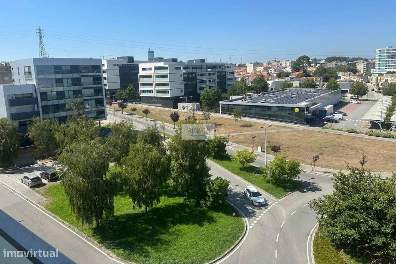 Apartamento T3 no último piso com 2 frentes de orientação na Cidade da-19
