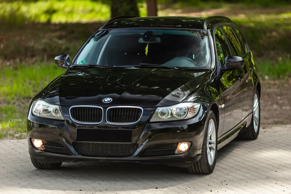 BMW 3 Series E90/E91/E92/E93 318d DPF Edition Sport 2011