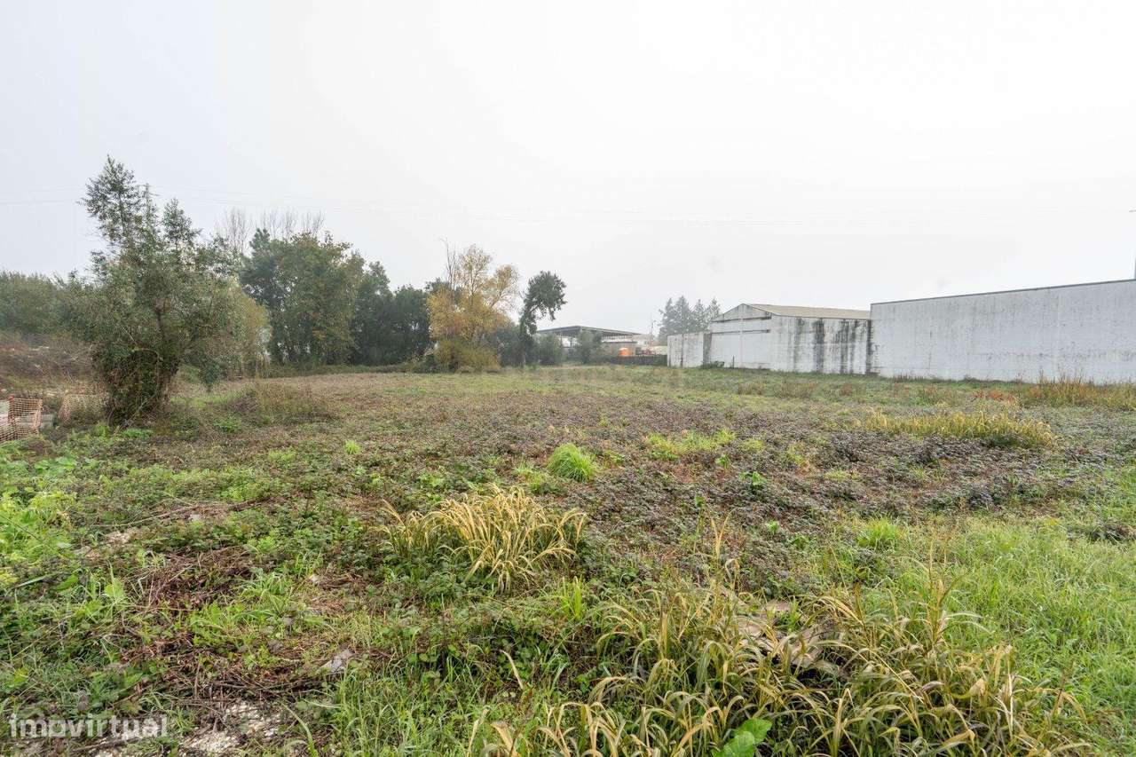 Lote de Terreno - C/ Projeto aprovado para moradia T3-18