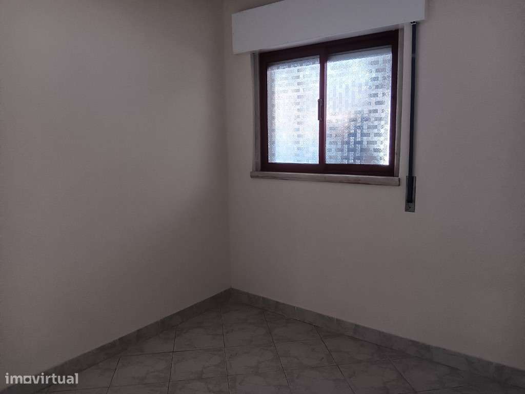 T1 Magoito com varanda e parqueamento-11