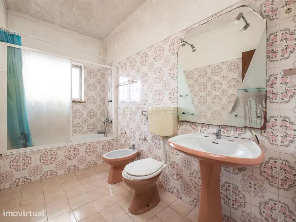 T3 com Sótão e Garagem no Bairro de Santa Apolónia em Coimbra-16