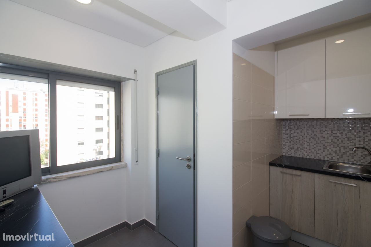 Apartamento T3 Carregado - Urbanização da Barrada