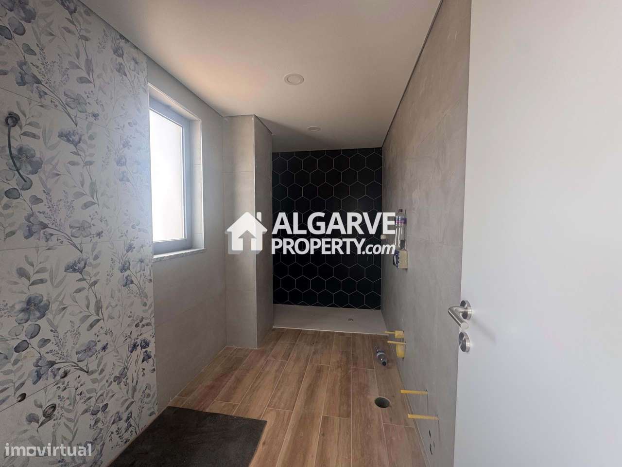 Moradia de Luxo T4 com Piscina e Vista Mar na Guia, Algarve-10