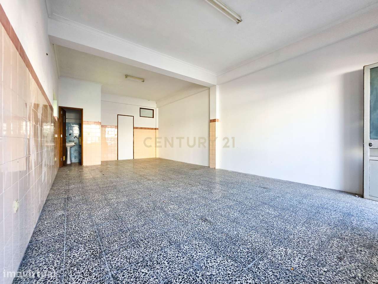 Moradia isolada + duas lojas comerciais na Quinta do Conde, Sesimbra-23