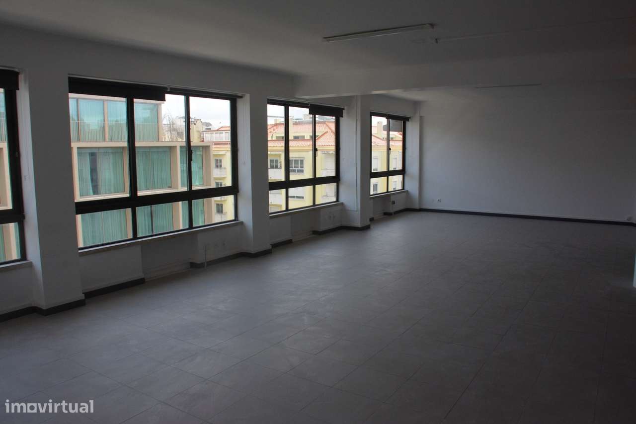 Escritório Amplo e Luminoso para Arrendamento em Picoas - Grande imagem: 3/60