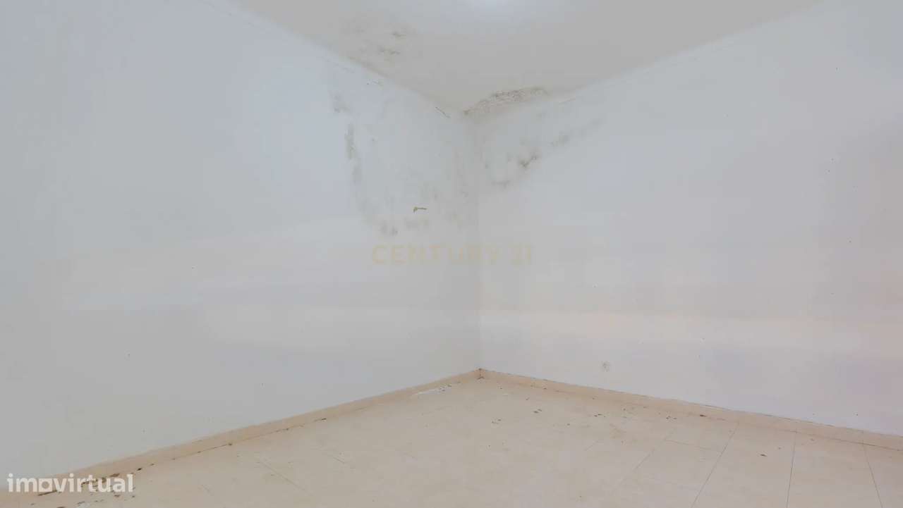 Moradia Isolada com Terreno de 1041 m² – Um Mundo de Possibilidades!-13