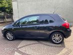 Toyota Auris 1.4 D-4D Premium - 4