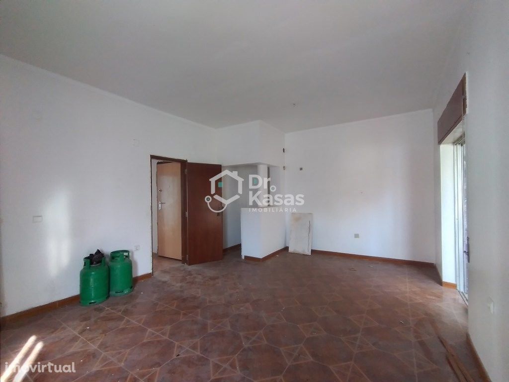 Apartamento 3 assoalhadas totalmente remodelado na Baixa da Banheira -