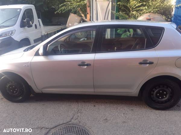 Broasca stanga spate Kia Ceed 1.4 benzina - 1