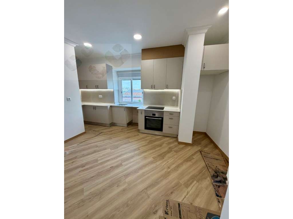 Ótimo T2 - Amadora centro (igreja) - Grande imagem: 4/32