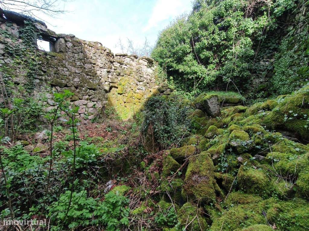 Ideal para reconstrução e valorização - A poucos minutos da vila de...-11