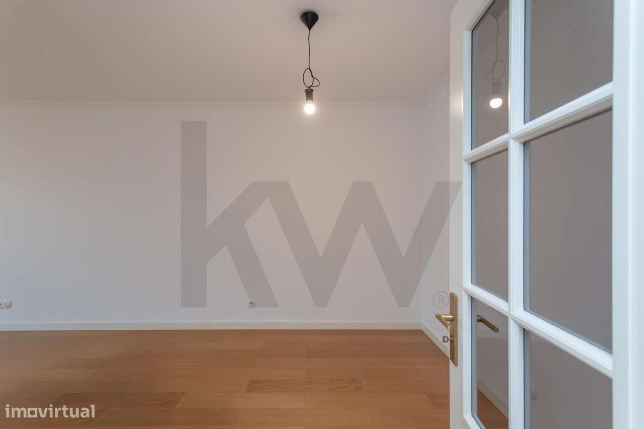 Praça de Espanha | T1 c/ estacionamento e varanda em Edf. de prestígio-8