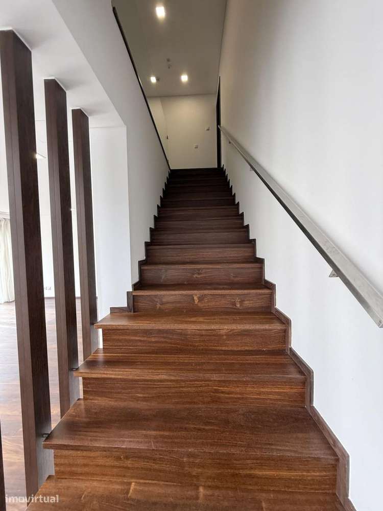 Moradia T3 + 1 com estacionamento, Atiba, Cascais - Grande imagem: 4/47