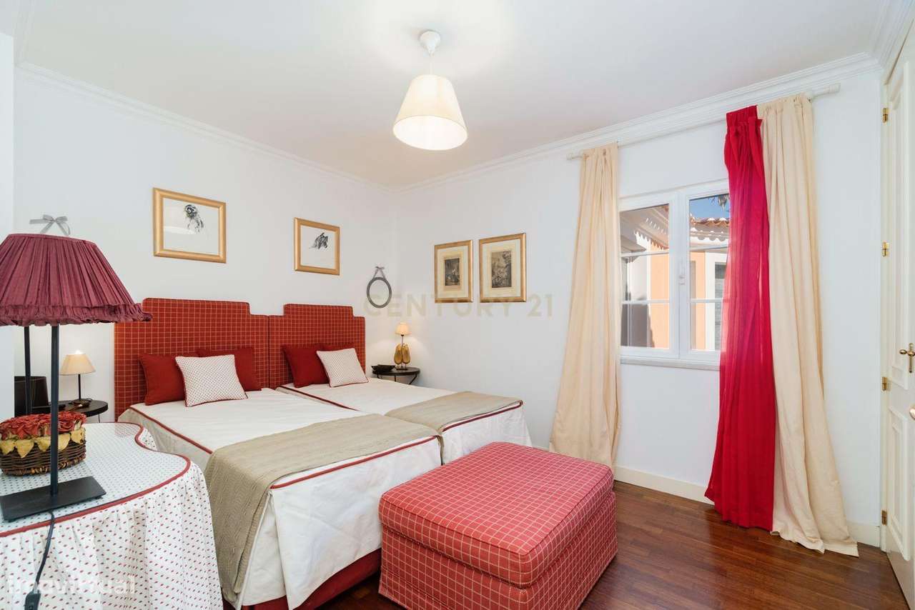 Moradia Isolada T6 com Garagem e Piscina Coberta na Quinta da Beloura-33