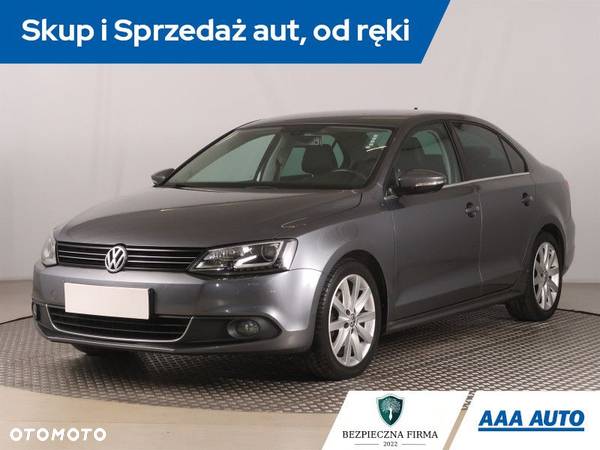 Volkswagen Jetta - 2