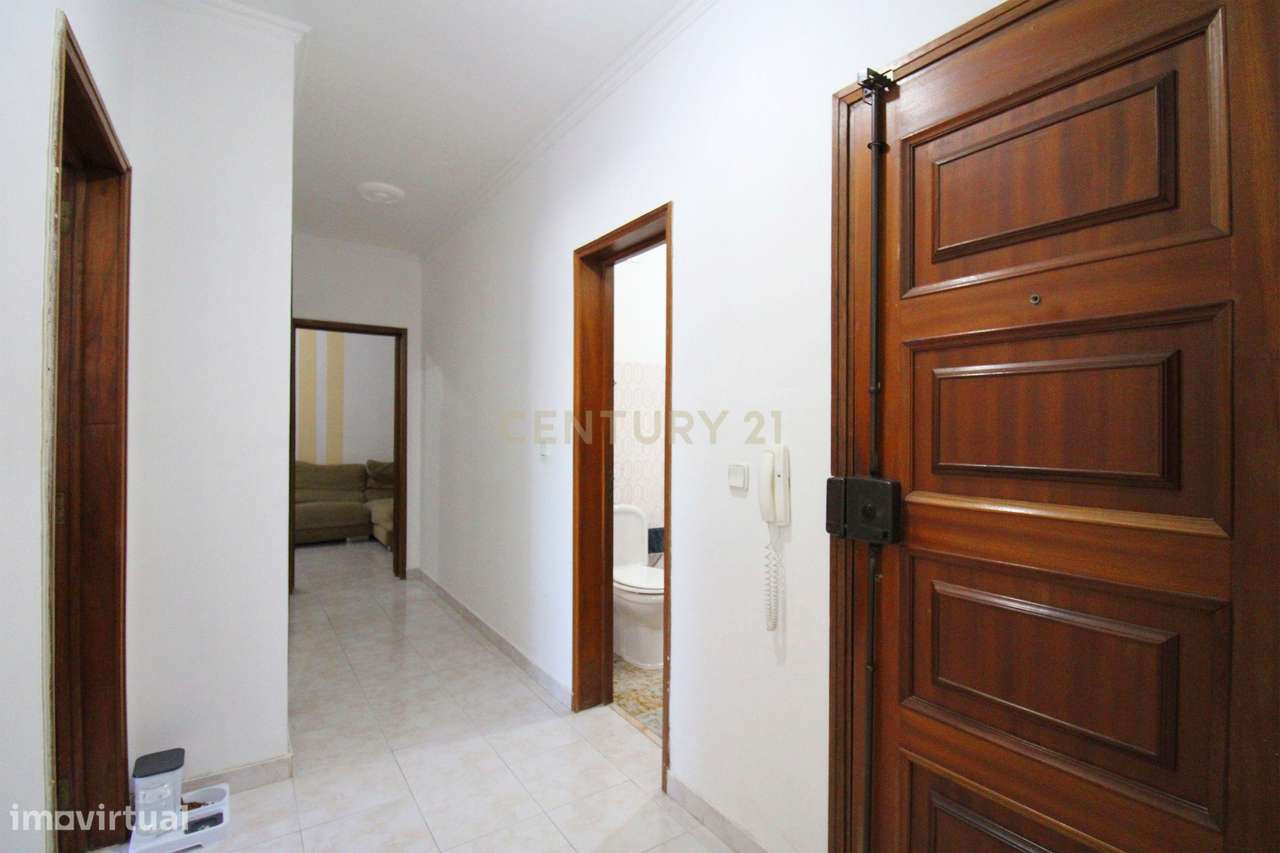 Apartamento T2 na Torre da Marinha - Seixal-19