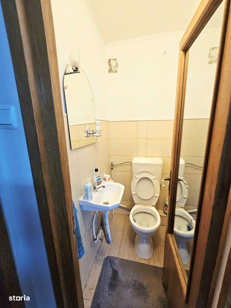 Vând apartament 4 camere-str.Splaiul Crișanei-10