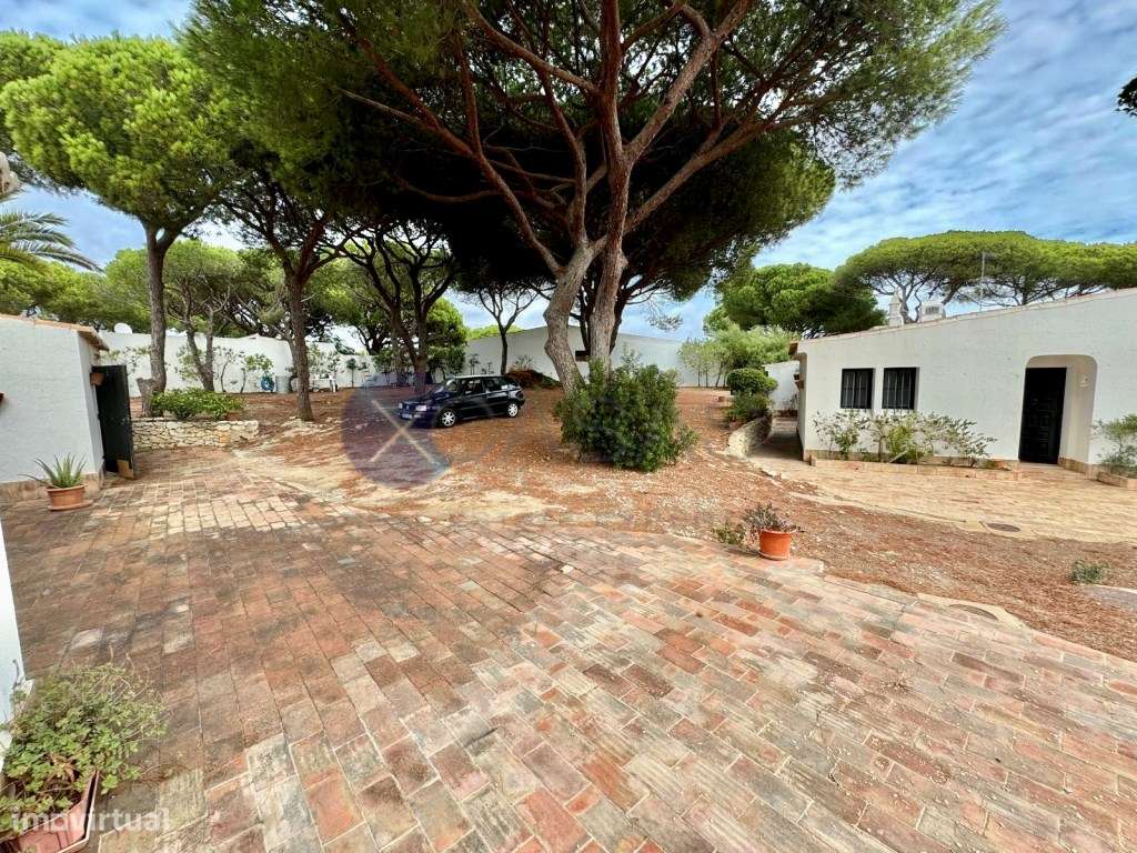 Excelente Moradia térrea com lote de 2430 m2 , com piscina e acesso...-21