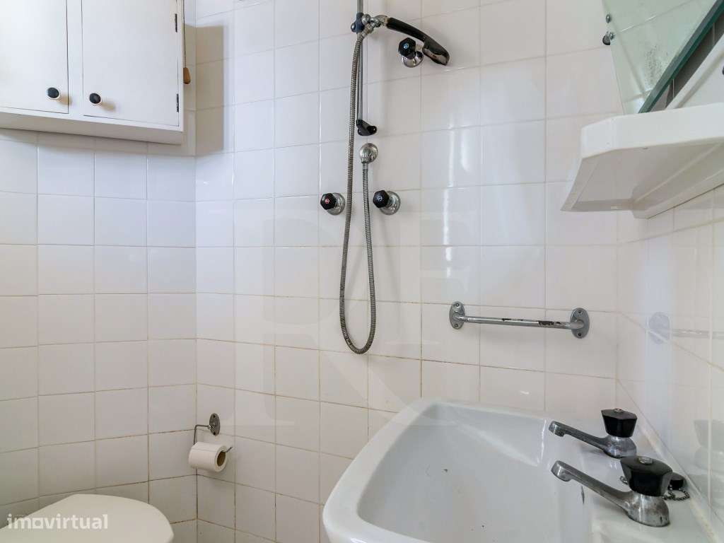 Apartamento T5 com garagem na Estrela-24