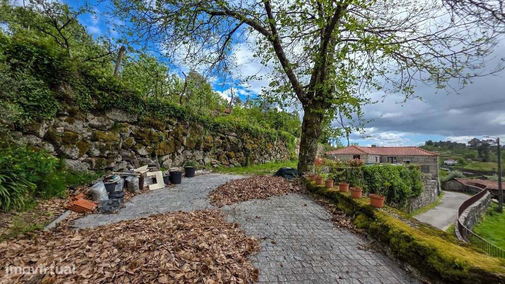 Moradia Ind. V4 p/ concluir c/ piscina - Pinheiro-21