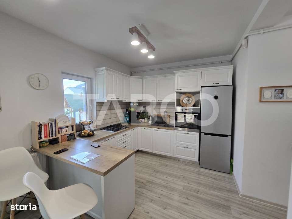 Casa de vanzare 5 camere 160mpu 3 bai 120mp teren liber zona Selimbar - Imagine principală: 4/16