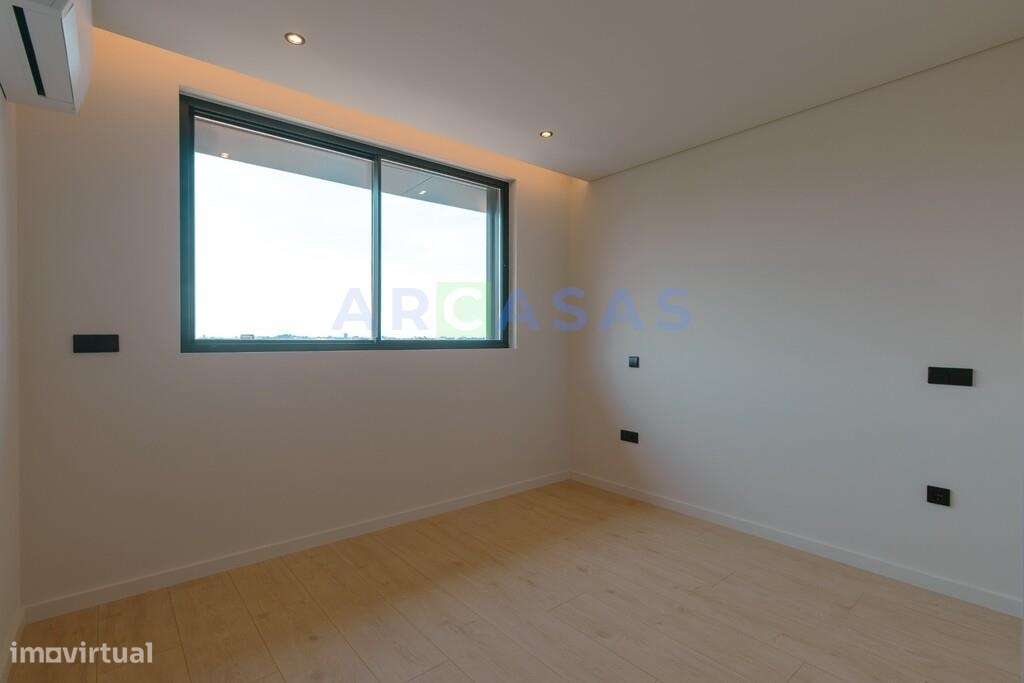 Apartamento T4 com varanda e garagem fechada em São Cosme, Gondomar-15