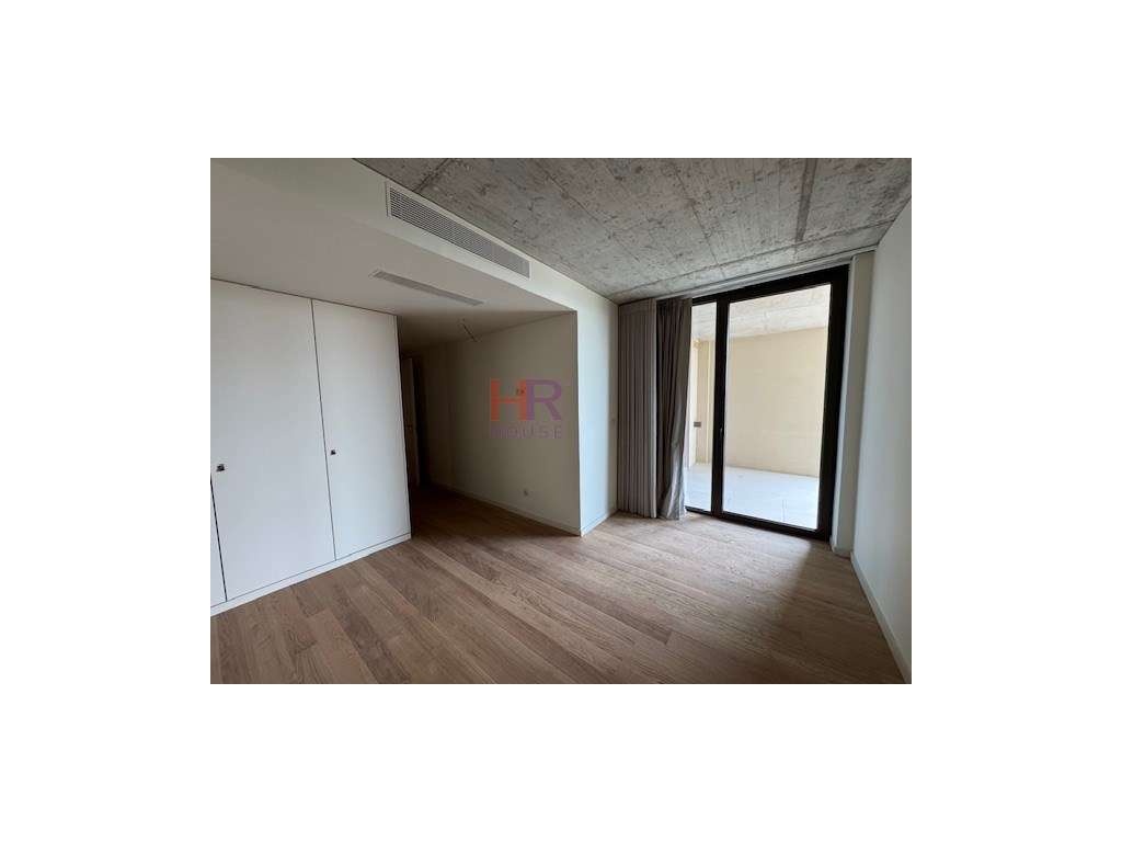 Apartamento T1 Novo com Varandas e Vistas Deslumbrantes em Coimbra.-13