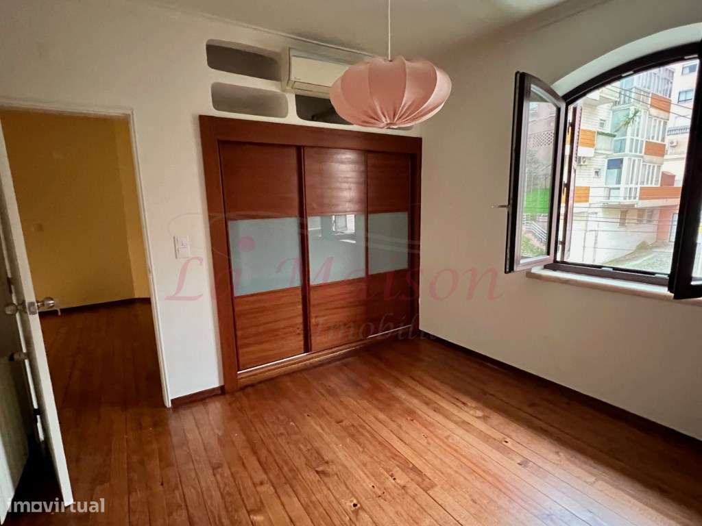 Moradia V4 Duplex no Centro de Loures-44