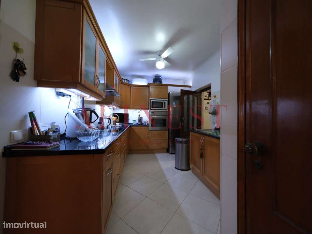 Moradia T4 no coração de Alcabideche 154 m², em terreno de 331 m² - Grande imagem: 5/23