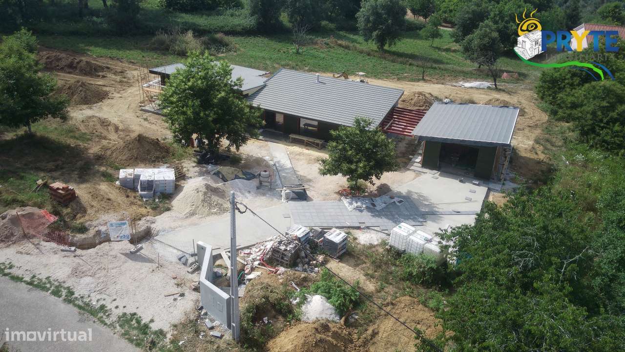 Quintinha com moradia construída de raiz em madeira - Grande imagem: 5/37